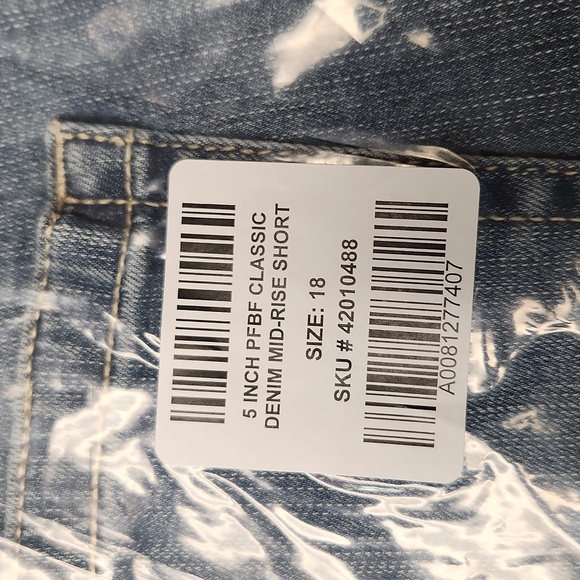 ❤️NWT VINTAGE TORRID SHORTS - 5" BOYFRIEND  STUDDED DENIM - MID RISE - PLUS SIZE - Picture 14 of 16